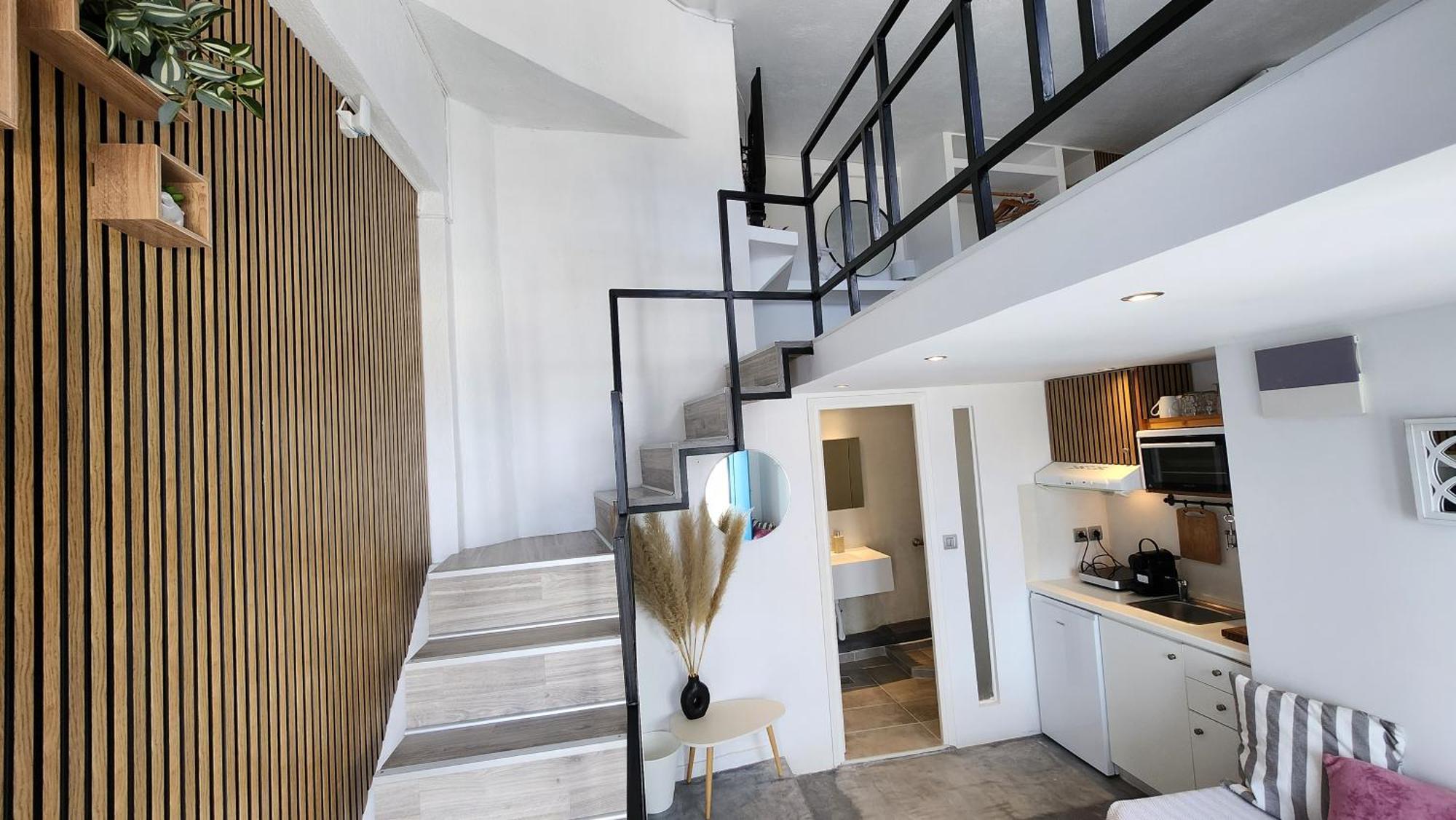 Euphoria Suites & Deluxe Studios Fira  Exterior photo