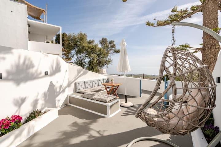 Euphoria Suites & Deluxe Studios Fira  Exterior photo